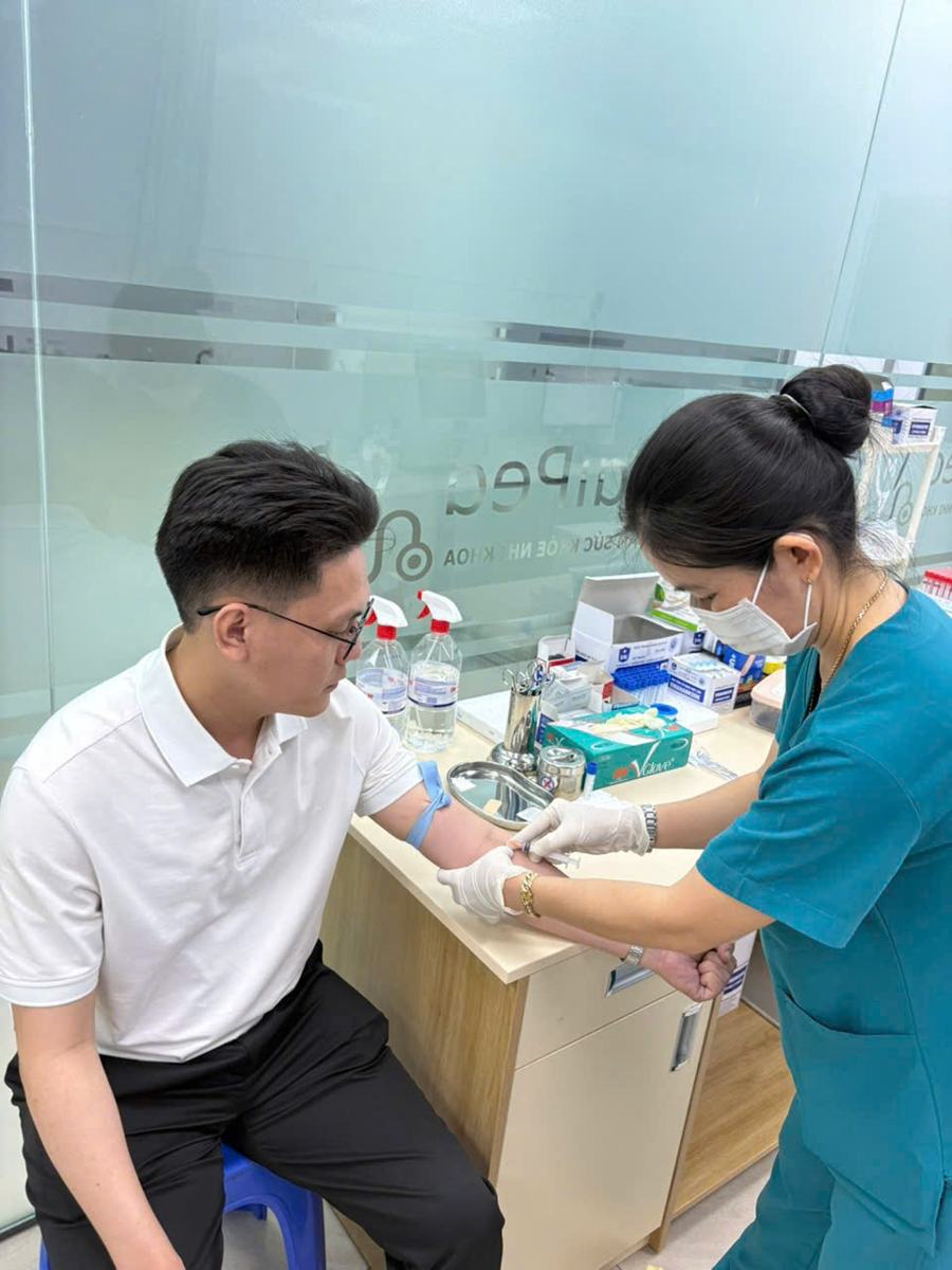 Lấy máu tại phòng khám